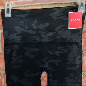 SPANX Look At Me Now Leggings